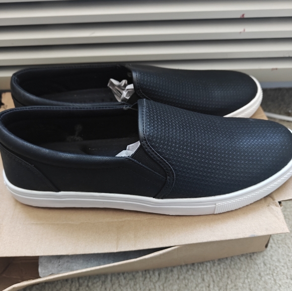 Women's Slip On Casual Fashion Sneakers - Picture 2 of 3